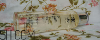 羽西蟲草新肌水有什么功效？適合什么膚質(zhì)？