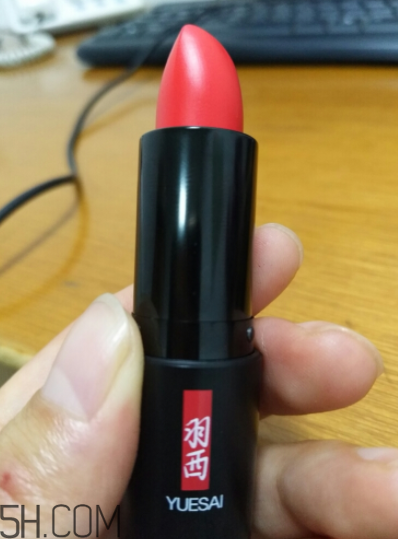 羽西蟲草口紅滋潤嗎？哪個色號適合秋冬？