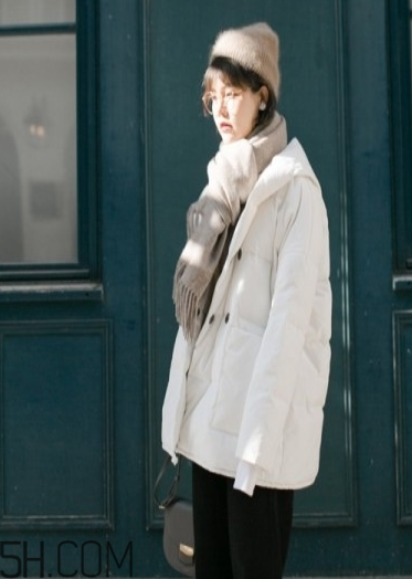 羽絨服搭配什么褲子好看？羽絨服搭配推薦