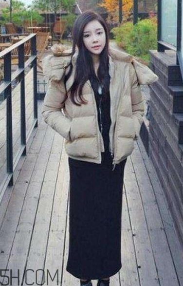 羽絨服搭配什么褲子好看？羽絨服搭配推薦
