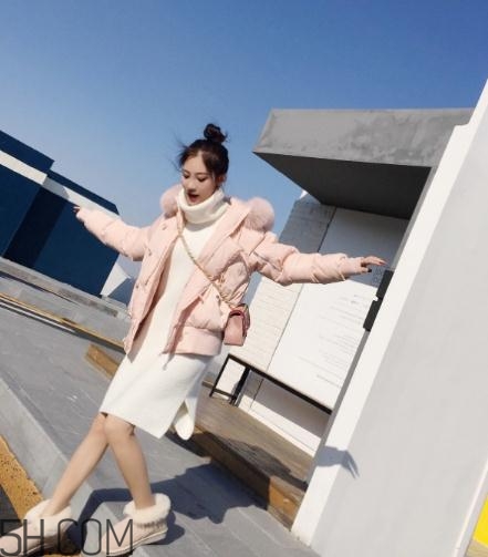 粉色羽絨服配什么鞋子？粉色羽絨服搭配鞋子圖片