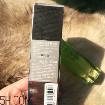 蘭蔻水光瓶后續(xù)要疊加面霜嗎？可以和精華疊加嗎？