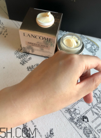 蘭蔻菁純眼霜與小黑瓶眼霜有什么區(qū)別？哪個(gè)好用？