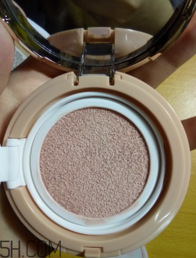 韓熙貞礦物氣墊霜油不油？適合油皮嗎？