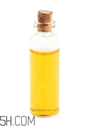 甘油會(huì)讓皮膚變黃嗎？甘油要怎么使用？