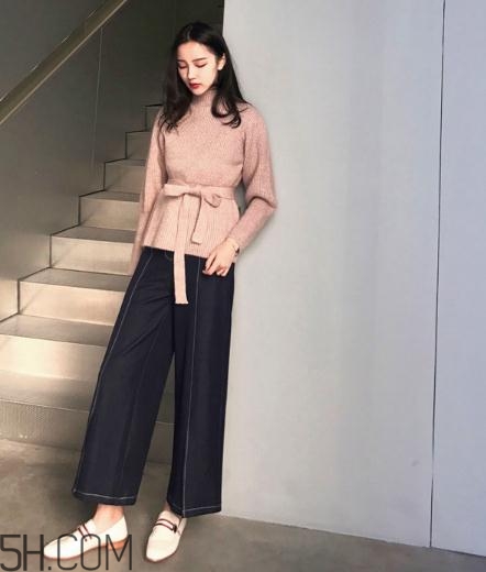 粉色毛衣搭配什么下身？粉色毛衣下面怎么搭配？
