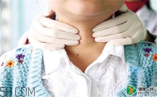 甲狀腺腫大和甲亢的區(qū)別有哪些？甲狀腺腫大適合吃什么食物？