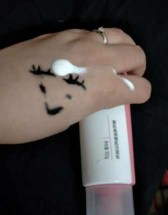 瓷肌晶透雪肌潔面乳可以卸妝嗎？清潔力如何？
