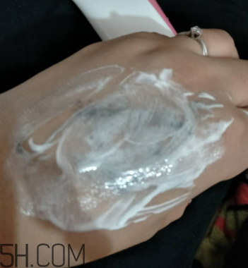 瓷肌晶透雪肌潔面乳可以卸妝嗎？清潔力如何？