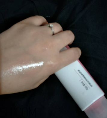瓷肌晶透雪肌潔面乳可以卸妝嗎？清潔力如何？