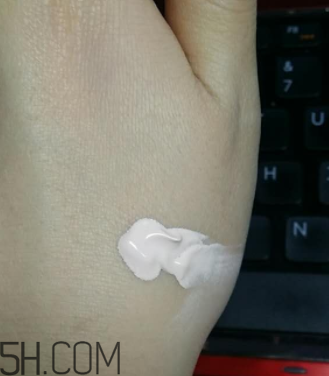 瓷肌礦物CC霜油不油？瓷肌礦物CC霜適合什么膚質？