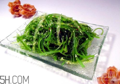 甲狀腺腫大和甲亢的區(qū)別有哪些？甲狀腺腫大適合吃什么食物？
