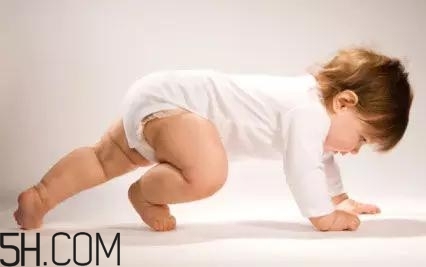 怎樣能夠訓(xùn)練嬰幼兒的肌肉？寶寶為什么總是在鬧騰？
