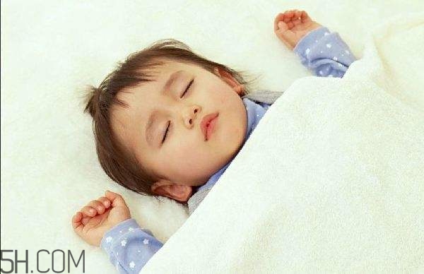 常對(duì)嬰幼兒撫觸有哪些作用？寶寶一周歲怎樣安排作息？