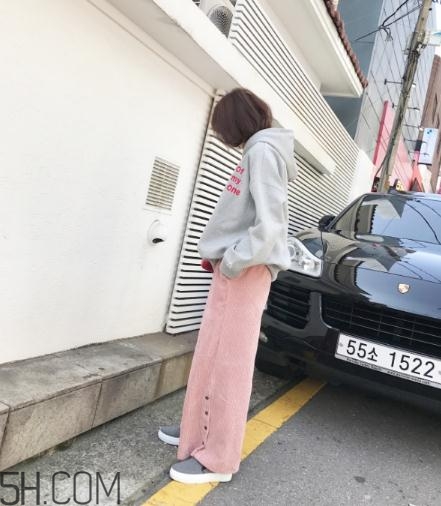 粉色褲子配什么上衣？將時尚與溫暖兼具的搭配