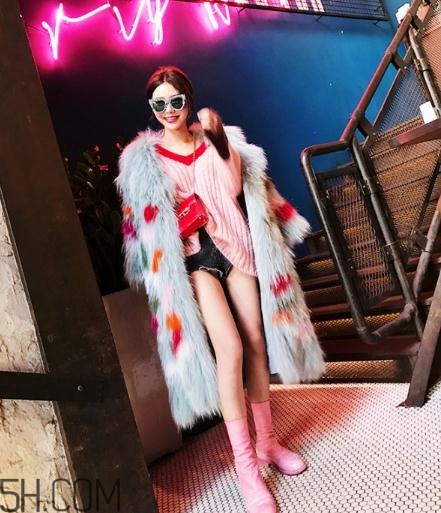 粉色內(nèi)搭怎么配外套？冬季也要風(fēng)度與溫度共存