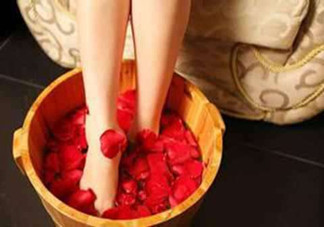 女性冬季泡腳要注意什么？女性泡腳養(yǎng)生的方法是什么？