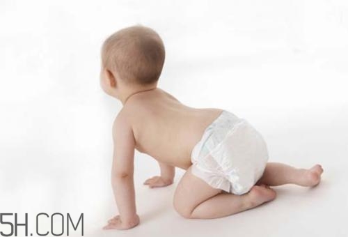 寶寶腿紋不對稱是怎么回事？嬰幼兒的生長發(fā)育標準是怎樣的？