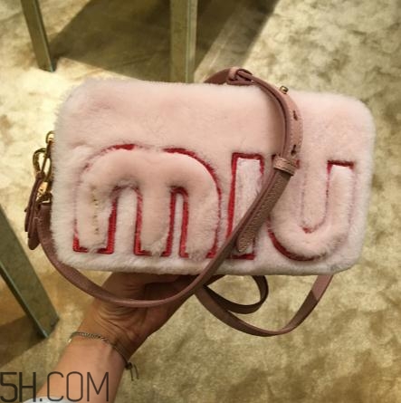 miumiu包包一般多少錢？這么仙的包包千萬別錯(cuò)過