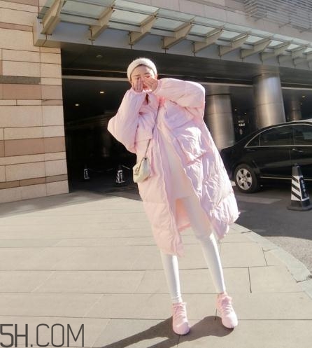 粉色面包服配什么褲子？少女心爆棚的經(jīng)典搭配