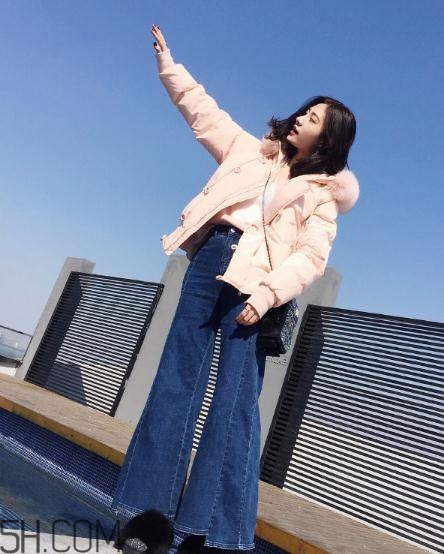 粉色面包服配什么褲子？少女心爆棚的經(jīng)典搭配