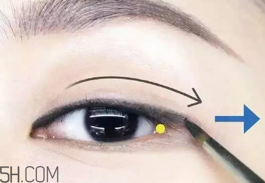 V型眼線怎么畫？V型眼線畫好美到冒泡