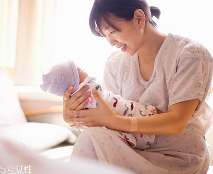 為什么容易患上產(chǎn)后抑郁？通常因為家人不支持