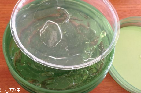 得鮮蘆薈膠含酒精嗎？蘆薈膠當睡眠面膜的作用