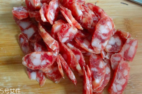 臘腸和香腸有什么區(qū)別？臘腸香腸概念不同