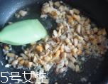臘腸在蒸之前要泡水嗎？吃臘腸兩步走