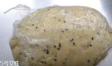 ?炸麻葉用什么水和面？面粉還是淀粉還是木薯粉