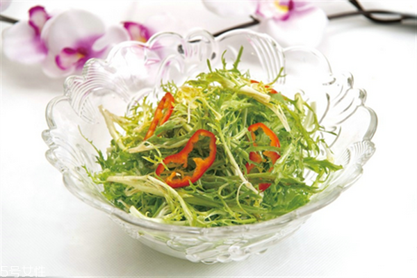 苦菊涼拌用開(kāi)水焯水嗎？苦菊涼拌才好吃