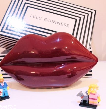 lulu guinness紅唇包多少錢？這款輕奢包包一定要入