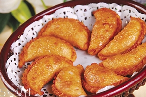 炸油角的面怎么和？用生面還是燙面你知道嗎？
