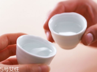 白酒喝之前要醒酒嗎？酒精揮發(fā)利于健康