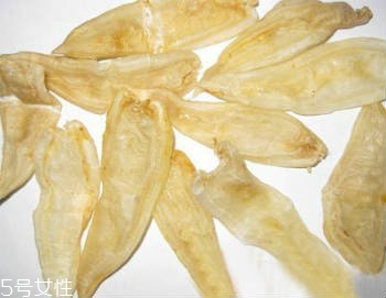 花膠燉牛奶用什么牛奶？普通鮮奶即可
