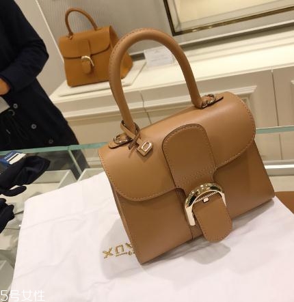 delvaux是哪個國家的？皇家專寵奢侈品牌