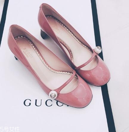 gucci鞋子一般多少錢？風(fēng)靡時尚界的潮流經(jīng)典