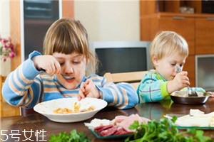 兒童進(jìn)補(bǔ)該注意什么？進(jìn)補(bǔ)需適當(dāng)