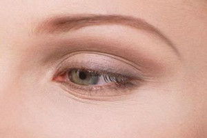 上班族女性如何去除眼角細(xì)紋？教你幾個(gè)小妙招