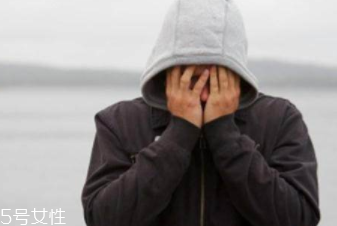抑郁癥為什么會引發(fā)腹瀉？神經(jīng)功能混亂危害大