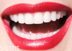 牙齒發(fā)黃是天生的嗎？只是你刷牙偷懶了