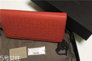 bv葆蝶家包包怎么樣？引領(lǐng)潮流的編織結(jié)構(gòu)