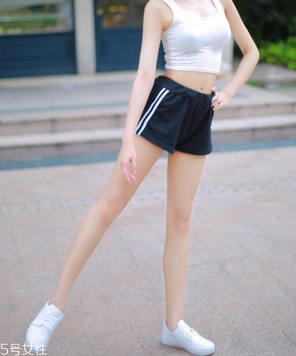 哪些原因讓腿型變差？蹺二郎腿是主因