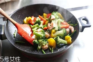 怎么炒菜能省油？教你5個(gè)小妙招