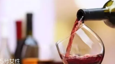 痛風(fēng)得病為什么低齡化？過(guò)量飲用含糖飲料