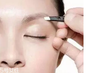 眉型為什么很奇怪？眉頭沒畫好