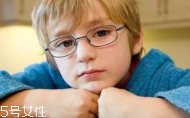 眼睛激光手術(shù)會(huì)不會(huì)發(fā)生意外？20年經(jīng)驗(yàn)手術(shù)水平高