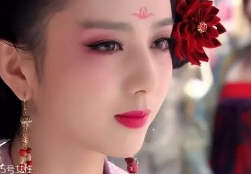 兔子腮紅怎么畫才可愛？中年少女必備腮紅畫技