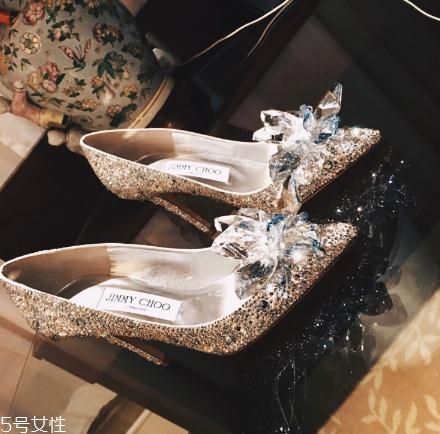 jimmy choo是哪個國家的牌子？每個女人都應(yīng)該擁有的高跟鞋